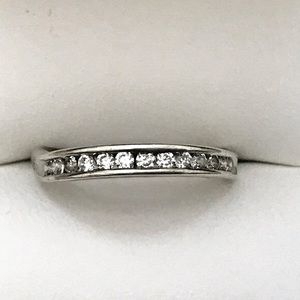 925 STERLING SILVER CURVED BAND WITH 13 INSET CLEAR STONES SIZE 7